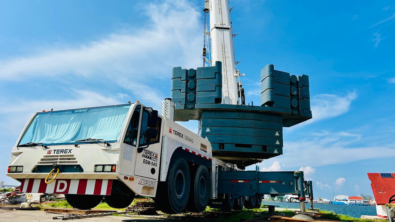 Grúa Terex Demag en operación portuaria